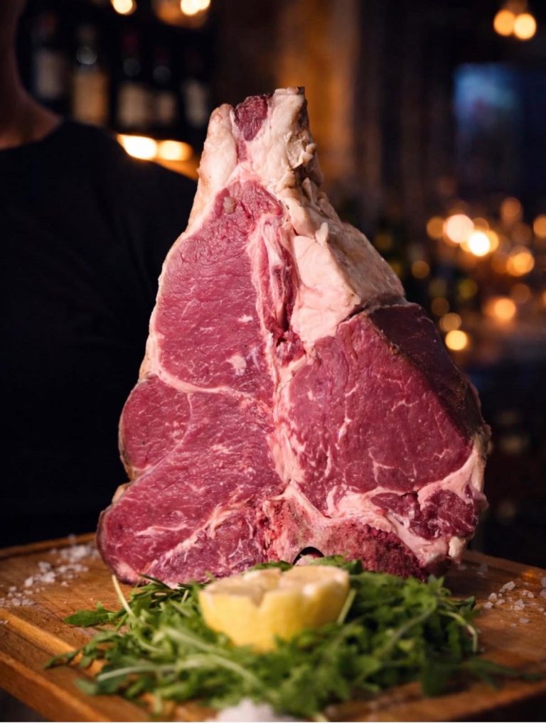 Bistecca alla fiorentina con patate arrosto da Osteria Nolarium a Firenze